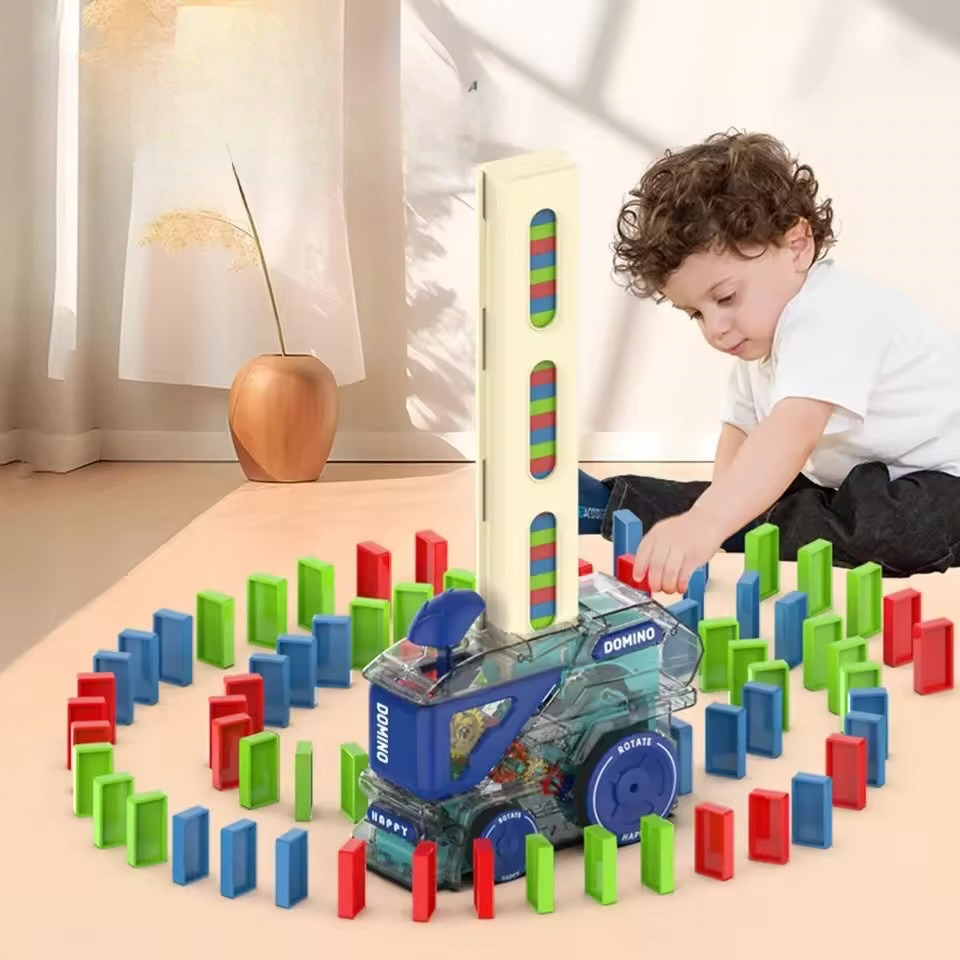 Domino-Zug: Endloser Spielspaß für kleine Baumeister